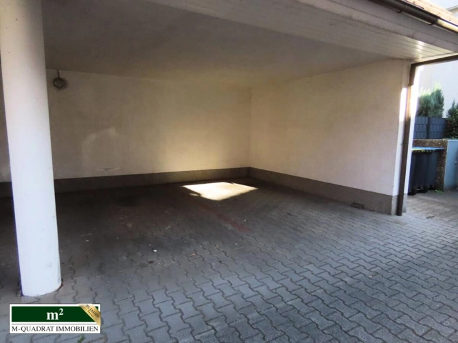 eigener überdachter Stellplatz