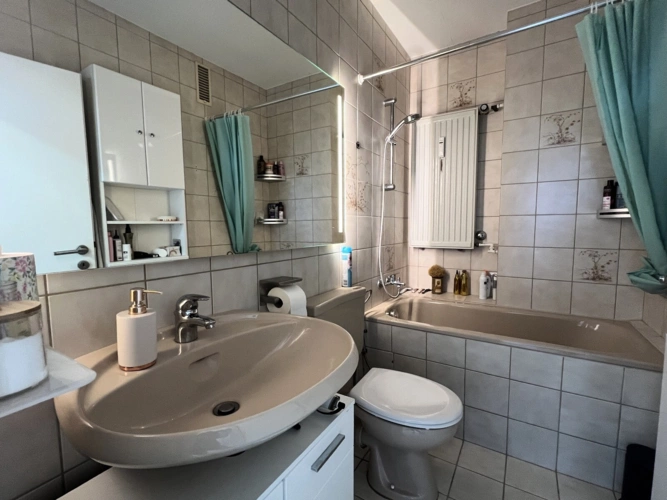 Badezimmer mit Wanne