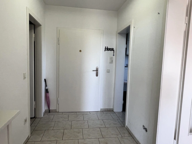 Diele - Blick zur Eingangstür