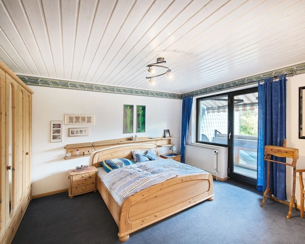 Schlafzimmer mit Balkon