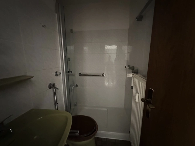 Badezimmer mit Dusche