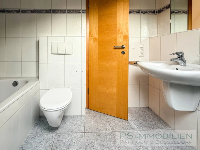 Badezimmer mit Badewanne