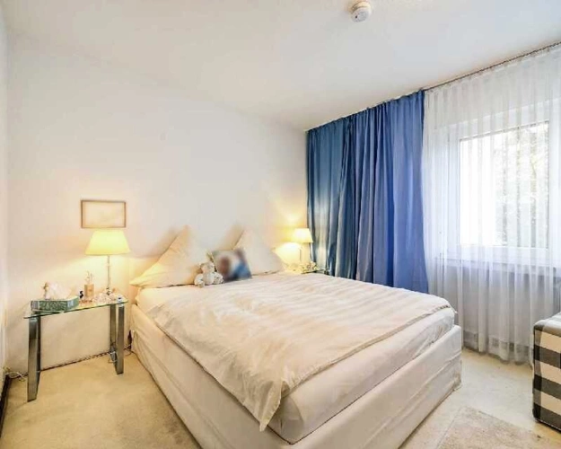 Schlafzimmer (EG)