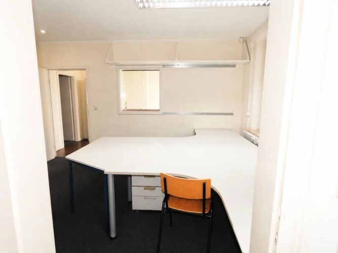 Büro EG / Übergang Eingang