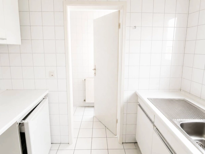 Teeküche mit Übergang zu WC