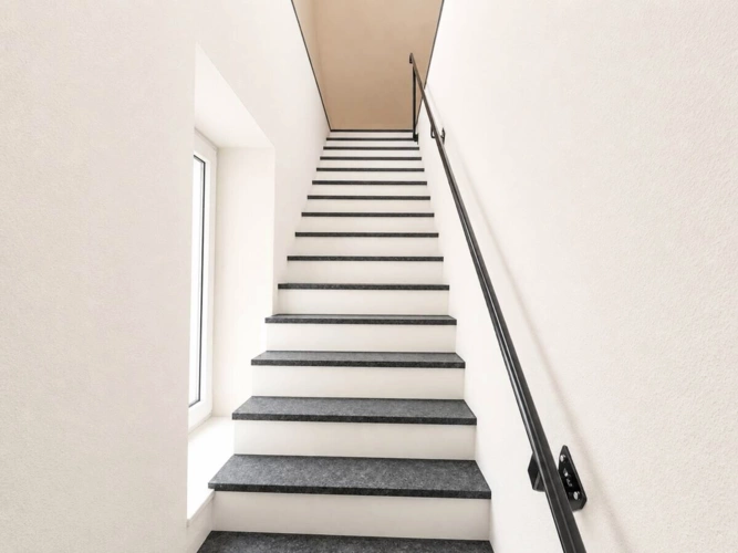 Treppenaufgang EG zu DG