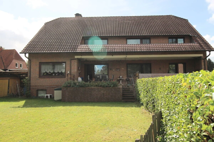 Gartenblick auf das große ZFH mit rd. 266 m² Wohnfläche