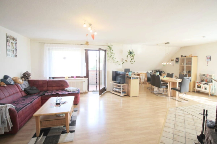 Offene Architektur Wohnzimmer mit Essbereich u. EBK OG