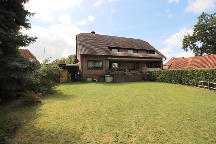 Großflächiger Gartenbereich zugehörig zum ZFH