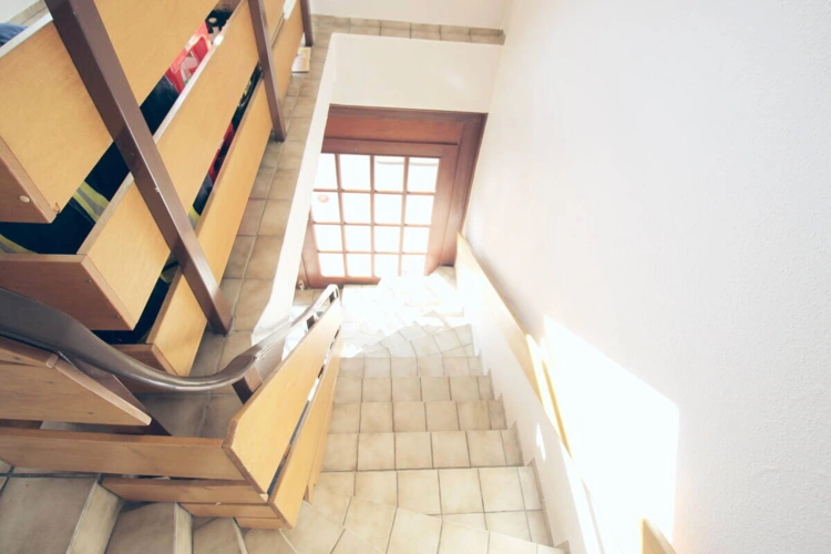 Treppe zur OG-Wohnung