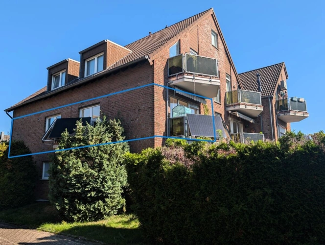 Seitenansicht mit Balkonen