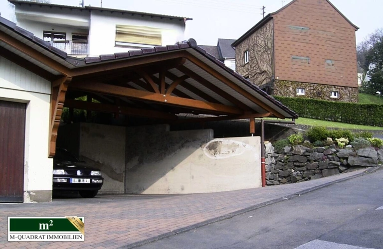 Großer Carport