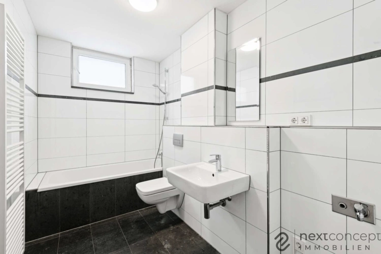 Tageslichtbad mit Wanne/ Alternativbild zur Wohnung WE09