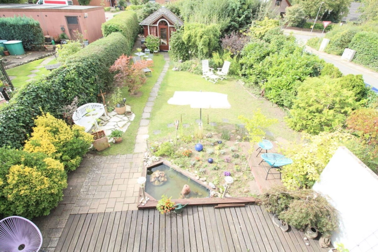Liebevoll angelegter Garten mit vielen Lieblingsplätzen