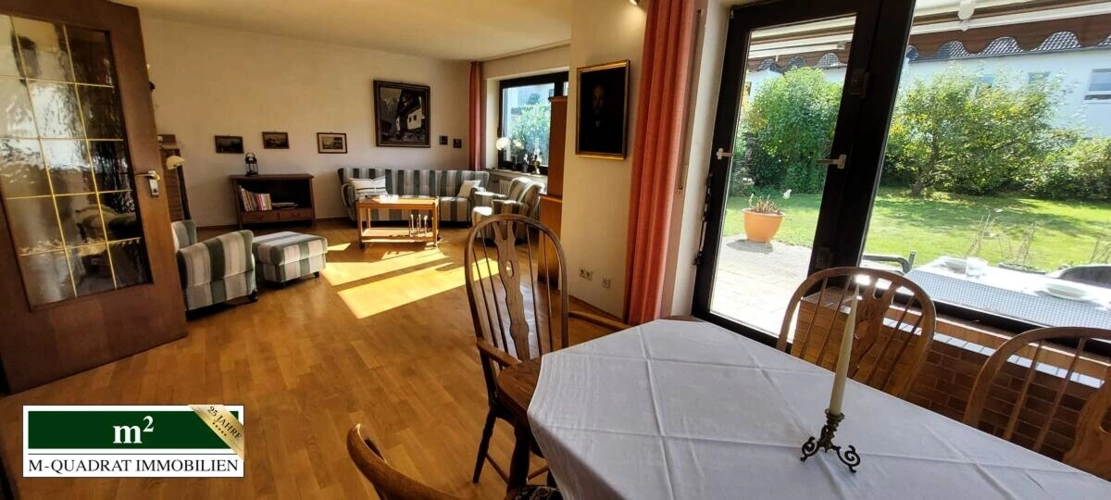 Esszimmer mit Blick Terrasse