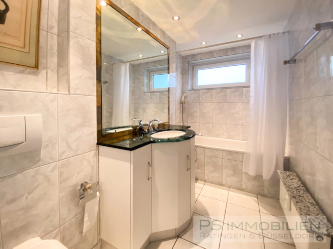 Badezimmer mit Wanne
