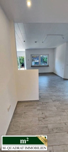 Blick von Küche zum Wohnbereich