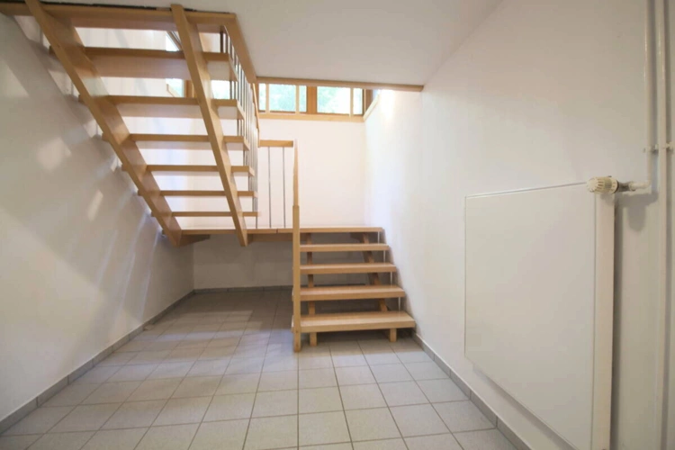 Treppe zum komplett beheizbaren UG