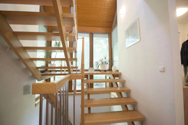 Holztreppe ins OG bzw. zum Souterrain u. Vollkeller