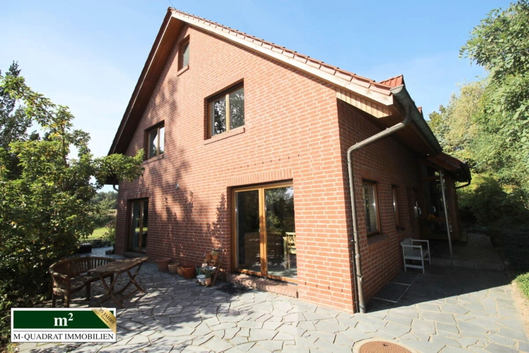 Gr. EFH mit ca. 120 m² Terrassenfläche u. Kupferdachrinne