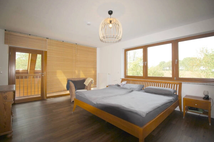 Eltern-Schlafzimmer mit Ankleide u. mögl. Bad en Suite OG
