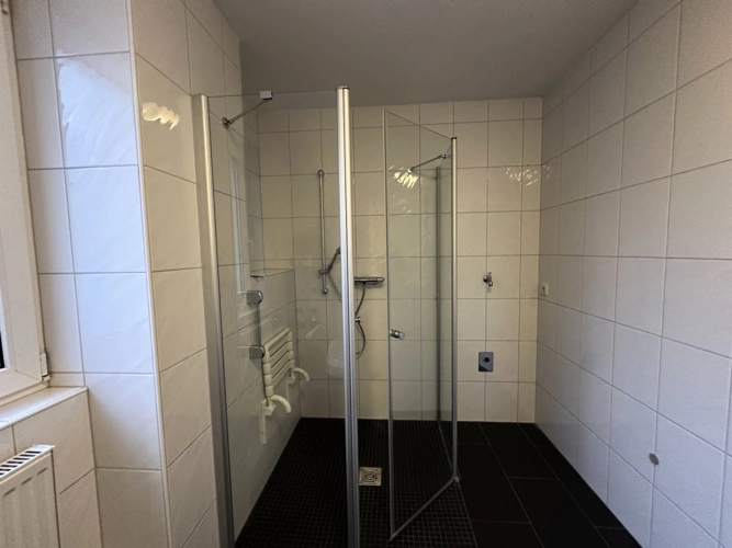 ...mit bodengleicher Dusche