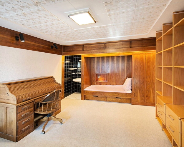 Kinderzimmer / Büro EG