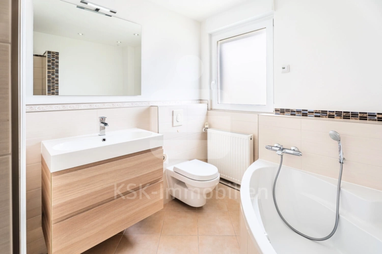 Obergeschoss Badezimmer Bild 1
