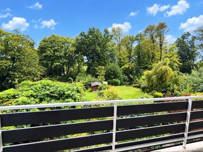 Balkon mit Blick in den Garten