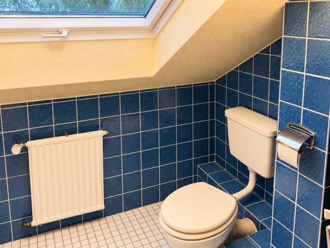 Badezimmer mit Dusche DG