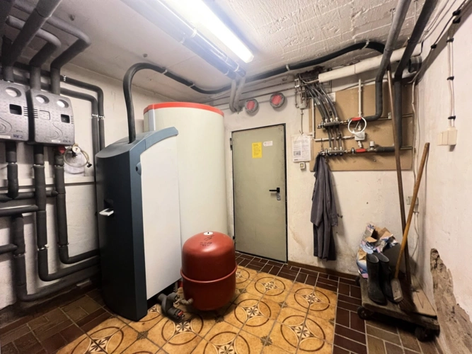 Heizungsraum mit Wärmepumpe