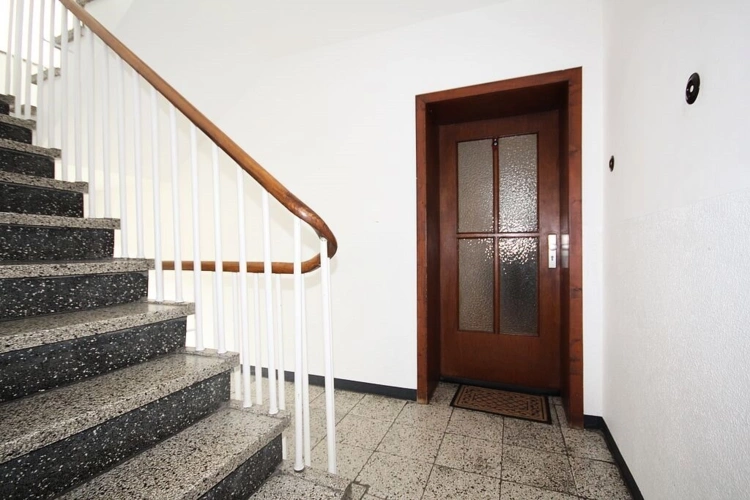 Treppenhaus 98 - 100