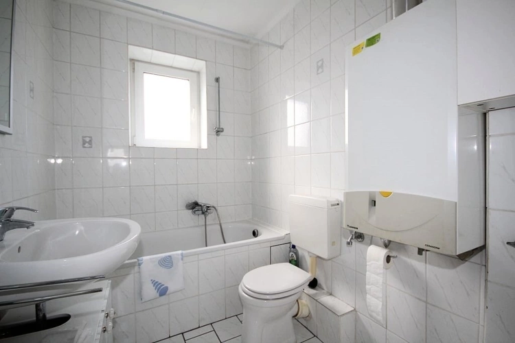 Beispielwohnung 98 - 100 Badezimmer