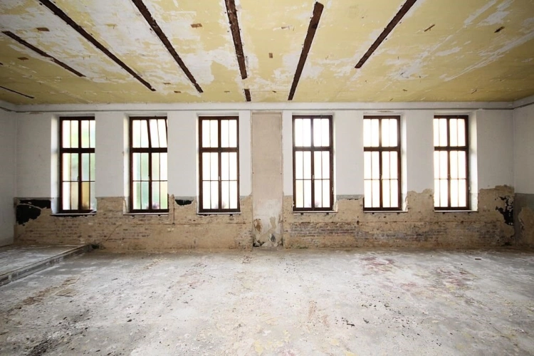nicht genutzte Halle