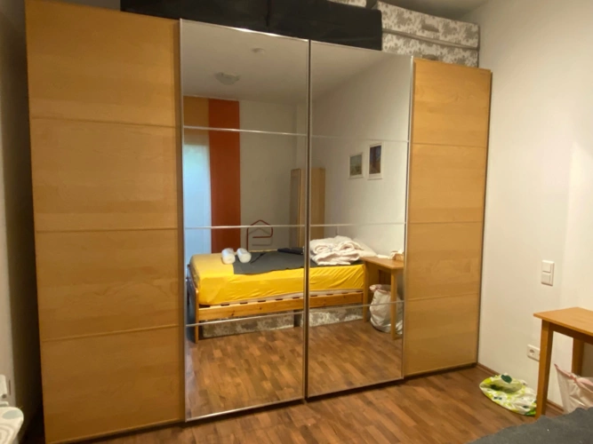 Schlafzimmer mit Einbauschrank