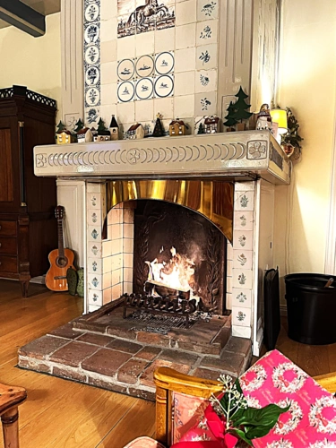 Offener Kamin im Wohnzimmer