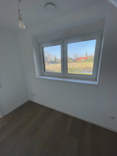 Extrazimmer mit Ausblick auf die Dorfkirche