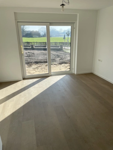 Schlafzimmer mit Zugang zur Terrasse