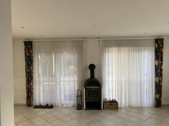Wohnzimmer mit Kaminofen EG 