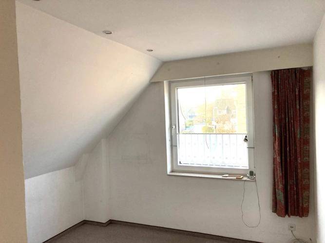 Zimmer links, OG