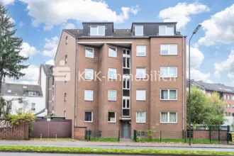 Optimal angebundene Dachgeschosswohnung in Düsseldorf.
