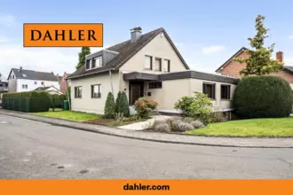 Viel Raum für Ihre Ideen Geräumiges Einfamilienhaus mit Garten