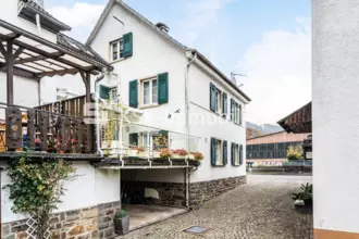 Immobilie mit Terrasse, fußläufig zum Zentrum und Bahnhof!