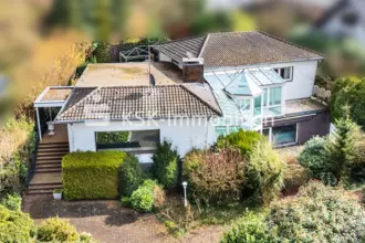 Repräsentatives Einfamilienhaus in Sankt Augustin: Großzügigkeit trifft auf Komf...