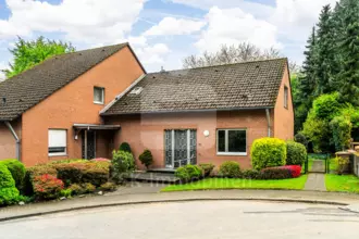 Frechen, freistehendes Einfamilienhaus mit Einliegerwohnung in bevorzugter Lage.
