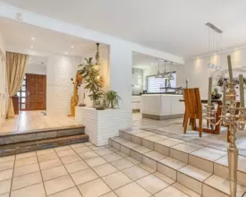 Viel Raum, viel Komfort – Großzügiger und sehr modernen Bungalow mit Einliegerwo...