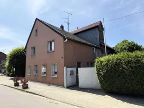 Charmantes Einfamilienhaus mit großem Garten, Garage und Einliegerwohnung Baujah...