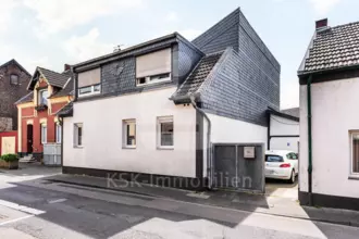 Solide gebaut, ruhig gelegen Ihr Mehrfamilienhaus in Köln-Worringen!