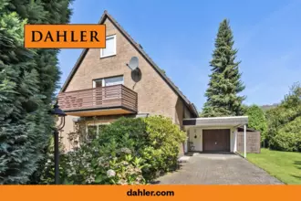 Ein Ort für neue Ideen Freistehendes Einfamilienhaus mit großem Garten in begehr...