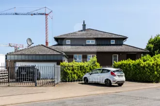 Attraktives Einfamilienhaus mit separater Büroeinheit.